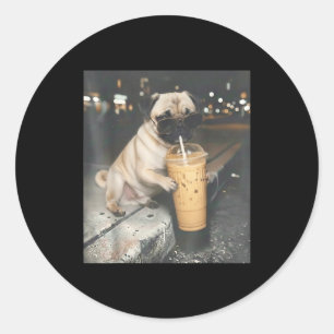 Mops trinkt Eiskaffee lustiges Tier Meme Hund Mops Runder Aufkleber