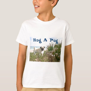 Mops-Umarmung scherzt T - Shirt-Strandhafer T-Shirt