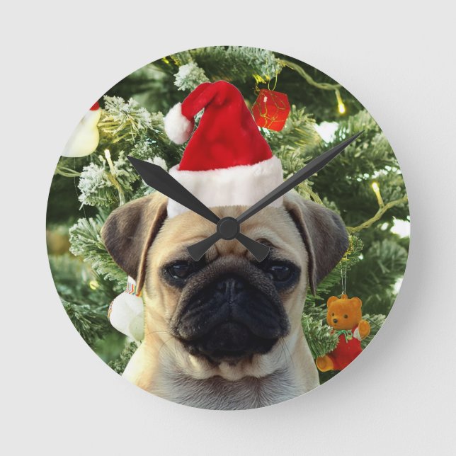 Mops Welpe Hund Weihnachtsbaum Ornamente Schneeman Runde Wanduhr (Vorderseite)
