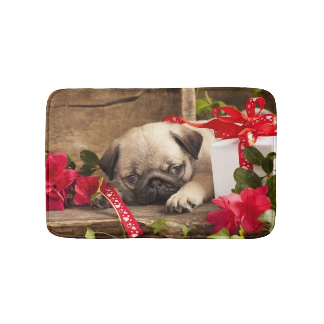 Mops-Welpe und Geschenkboxen Badematte (Vorderseite)