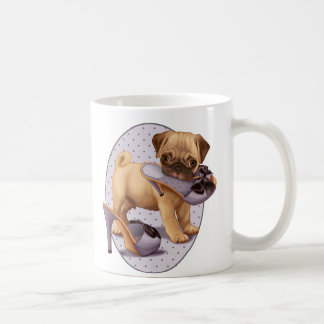 Mops-Welpe und Schuh Tasse