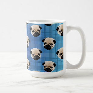 Möpse auf der blauen Steigung kariert Kaffeetasse