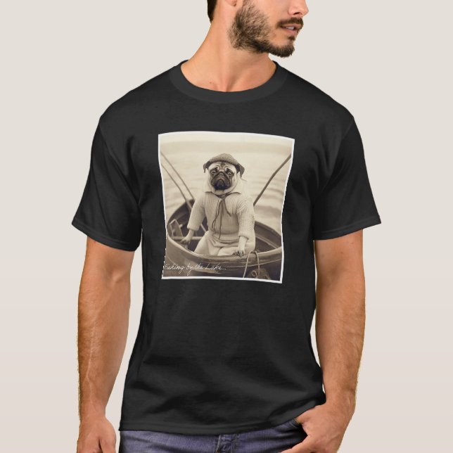 Mopsfischen auf einem Boot Süß Retro T-Shirt (Vorderseite)