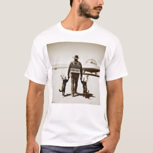 Morgan die Katzenmutter unterstützt die Weltraumka T-Shirt