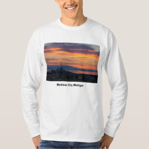 Morgenbrennen über Mackinaw T-Shirt