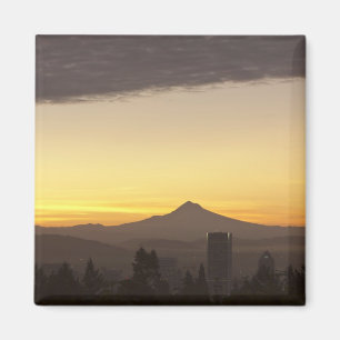Morgendämmerung über Portland und Mt. Hood, Oregon Magnet