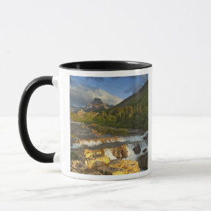 Morgenlicht begrüßt Swiftcurrent Falls in der Tasse