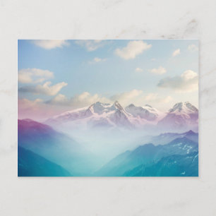 Morgennebel im Alpental Postkarte