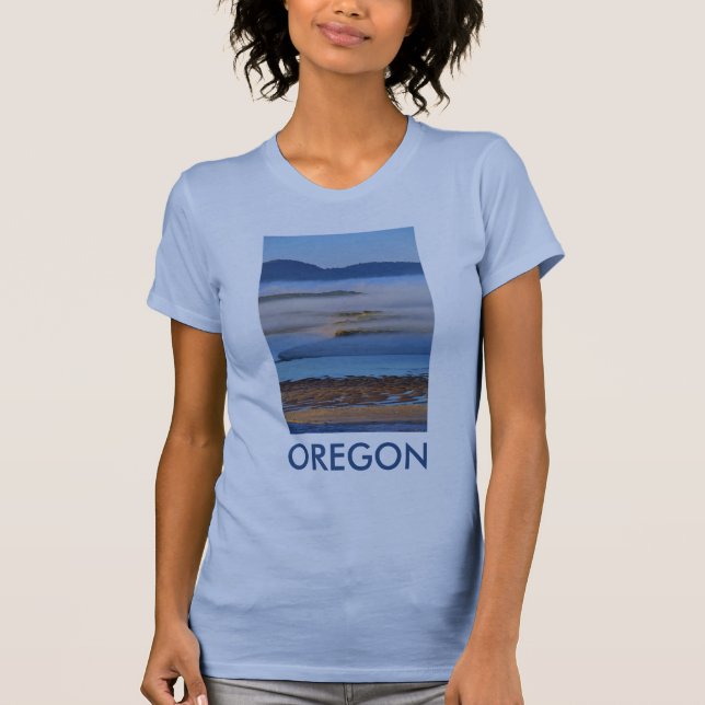 Morgennebel über Netarts Bay, OR T-Shirt (Vorderseite)