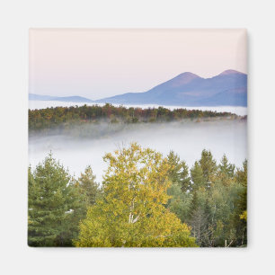 Morgennebel und die Percy Peaks, gesehen von Magnet