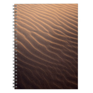 Morgens brauner Sand mit Wasser Notizblock