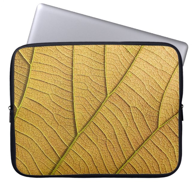 Morgens goldgelbes Blatt Muster.  Laptopschutzhülle (Vorderseite)