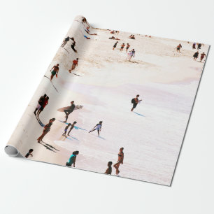 Morgens sind die Leute am Strand Geschenkpapier
