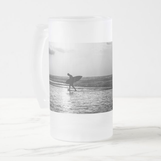 Morgensurfer Graustufen Mattierte Glas Bier Tasse (Vorderseite Links)