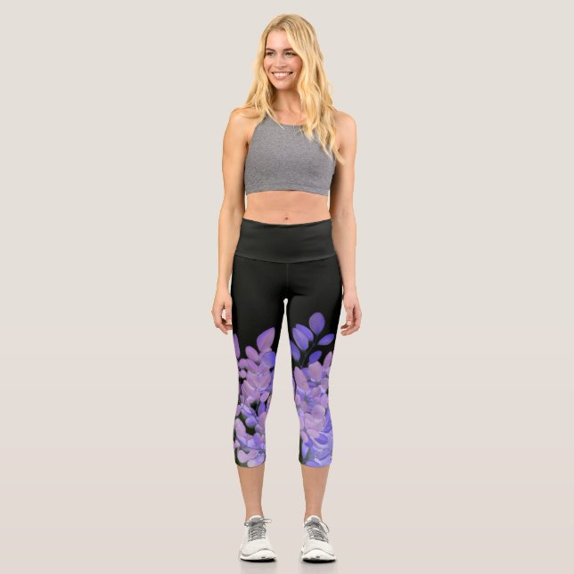 Moringa Blätter in der Lavendel Capri Leggings (Vorderseite)