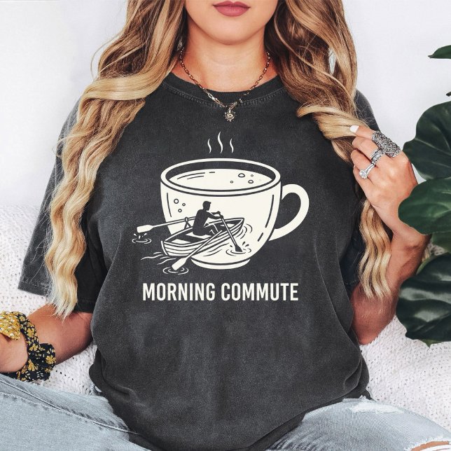 Morning Commute Kaffee Boot Rudern Design T-Shirt (Von Creator hochgeladen)