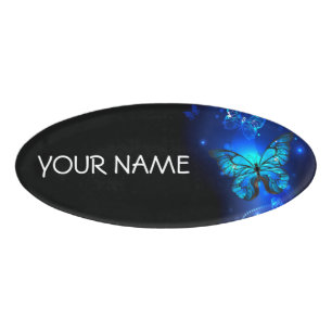 Morpho Butterfly im dunklen Hintergrund Namenschild