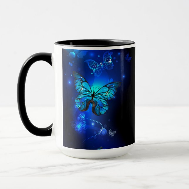 Morpho Butterfly in the Dark Background Tasse (Links)