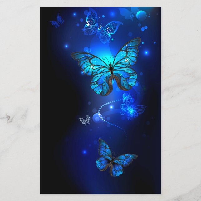 Morpho-Schmetterling im dunklen Hintergrund Flyer (Vorne)