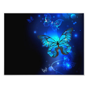 Morpho-Schmetterling im dunklen Hintergrund Fotodruck