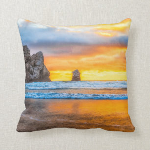 Morro Rock Beach bei Sunset Throw Kissen