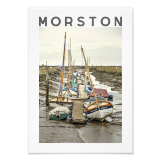 Morston-Boote bei Ebbe, North Norfolk Fotodruck
