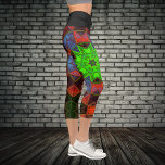 Mosaic Kaleidoscope Blume Grün Blau und Rot Legg Capri Leggings<br><div class="desc">Dieses Mosaik Kaleidoskop Blume Design zeichnet sich durch brillante grüne,  blaue und rote Fliesen aus. Ein lebhaftes geometrisches Design,  inspiriert von Fraktalen,  Mandalasen und Mosaiken aus Buntglas. Holen Sie sich jetzt dieses schöne,  trippige Design und fügen Sie ein paar groovative Farben in Ihr Leben!</div>