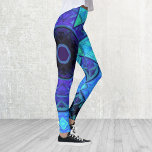 Mosaic Mandala Blue und Lila Leggings<br><div class="desc">Diese mosaikfarbene Kaleidoskop-Blume weist brillante blaue und lila Kacheln auf. Es ist eine lebendige Geometrie,  die von Fraktalen,  Mandalasen und Buntglasmosaiken inspiriert wird. Holen Sie sich dieses trippige Design jetzt für Ihren Lieblingsfreund,  der leuchtende Farben Liebe!</div>