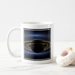 Mosaik des Saturn-Systems, das von der Sonne zurüc Kaffeetasse