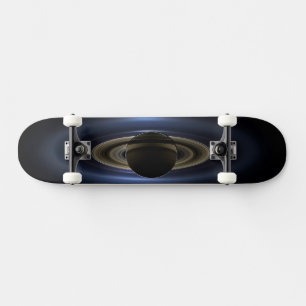 Mosaik des Saturn-Systems, das von der Sonne zurüc Skateboard