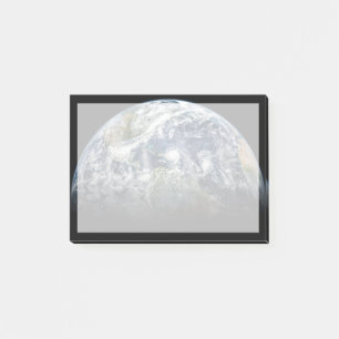 Mosaikbild des Planeten Erde mit 3 Hurrikanen Post-it Klebezettel