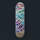 Mosaikskateboard Skateboard<br><div class="desc">Dieses Skate ist mit einem Mosaikmuster aus Muschel dekoriert. Weil wir unsere eigenen Kunstwerke erstellen, werden Sie dieses exakte Bild von anderen Designern nicht finden. Original Mosaik © Michele Davies.</div>