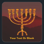 Moshe ist Menorah Quadratischer Aufkleber<br><div class="desc">Eine Darstellung der siebenverzweigten Menorah (Candelabra), die von den Israeliten nach dem Exodus aus Ägypten gemacht wurde. Passen Sie Ihren eigenen Text an. In der Tora wird Moshe Rabbenu gesagt: "Du sollst eine Menorah aus reinem Gold machen, verprügelt werden, die Menorah wird hergestellt werden, ihr Fuß, ihr Ast, ihre Kugeln,...</div>