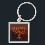 Moshe ist Menorah Schlüsselanhänger<br><div class="desc">In der Tora wird Moshe Rabbenu gesagt: "Du sollst eine Menorah aus reinem Gold machen, verprügelt werden, die Menorah wird hergestellt werden, ihr Fuß, ihr Ast, ihre Kugeln, ihre Knöpfe und ihre Blume werden daraus gequält werden " [Schmälert 25:31] und später "Sehen Sie, und konstruieren Sie, gemäß ihrer Form, die...</div>