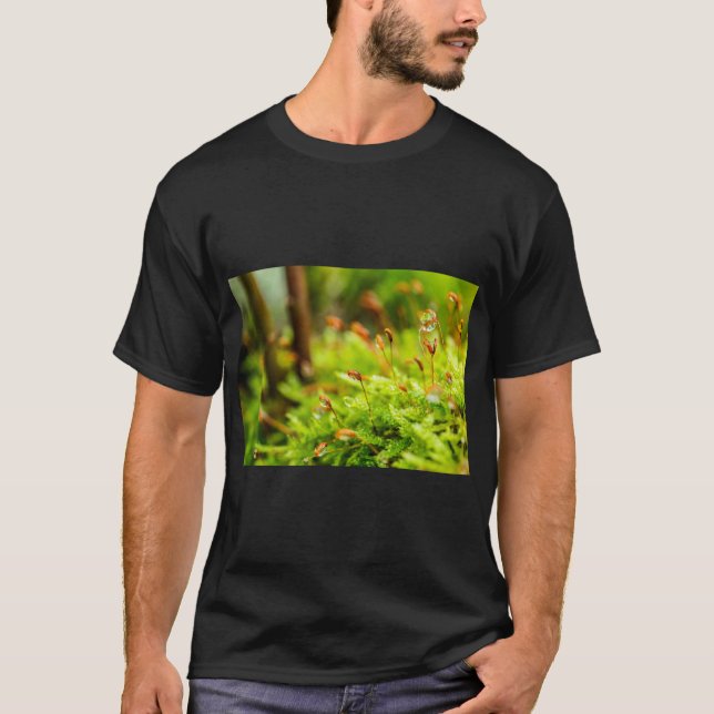 Moss & Dewdrop Nature Vibe Tee (Vorderseite)