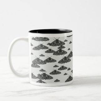 Moth am Abend lauert um Mitternacht Zweifarbige Tasse