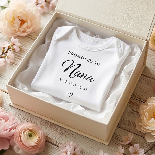 Mother’s Day Pregnancy Reveal Gift for Nana Baby Strampler (Mother’s Day Pregnancy Reveal Gift for Nana Baby Bodysuit)