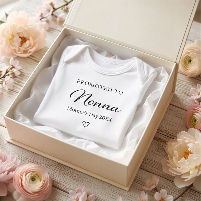 Mother’s Day Pregnancy Reveal Gift for Nonna Baby Strampler (Mother’s Day Pregnancy Reveal Gift for Nonna Baby Bodysuit)