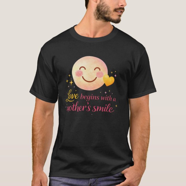 Mother’s Smile Love Quote Minimal Heart Design T-Shirt (Vorderseite)