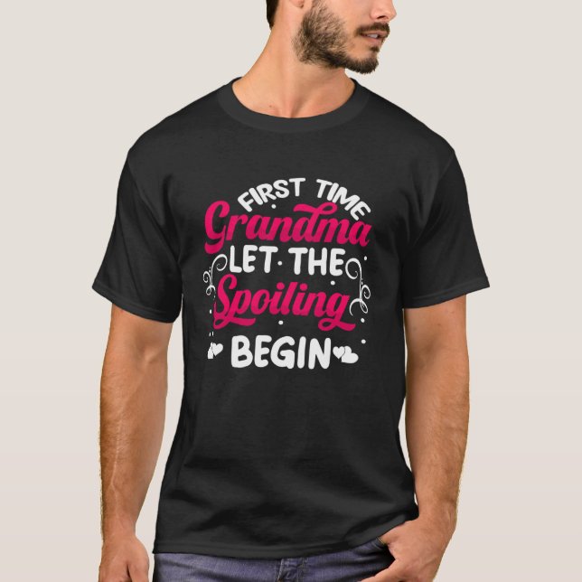 Mothers Day First Time Grandma Let the Spoiling Be T-Shirt (Vorderseite)