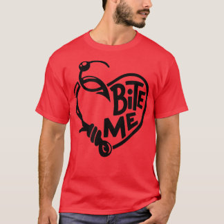 Motif der Fischhaken , Fischfang , Liebe, Beißen T-Shirt