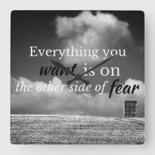 Motivational Quote: Everything you want is on... Quadratische Wanduhr