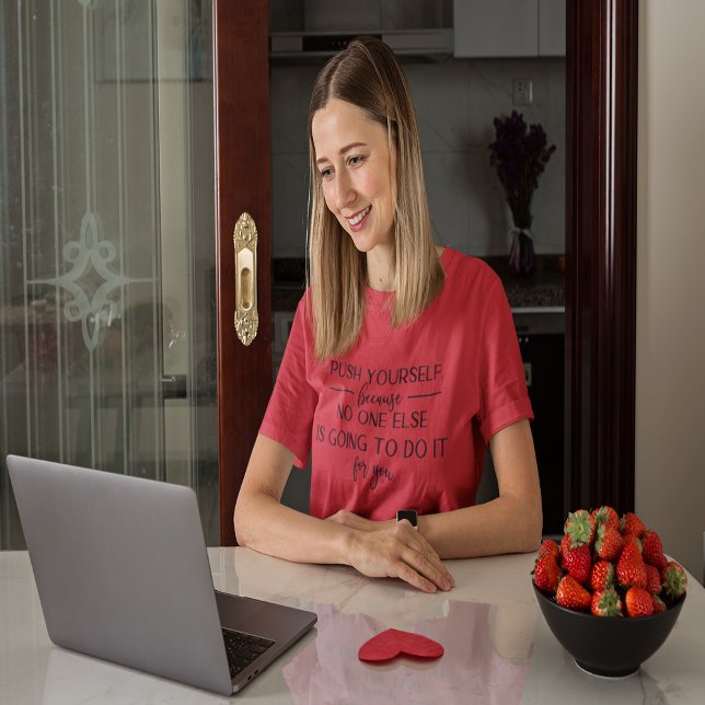 Motivierend Angebotsdesign T-Shirt (Push Yourself Motivational Quote Design T-Shirt)