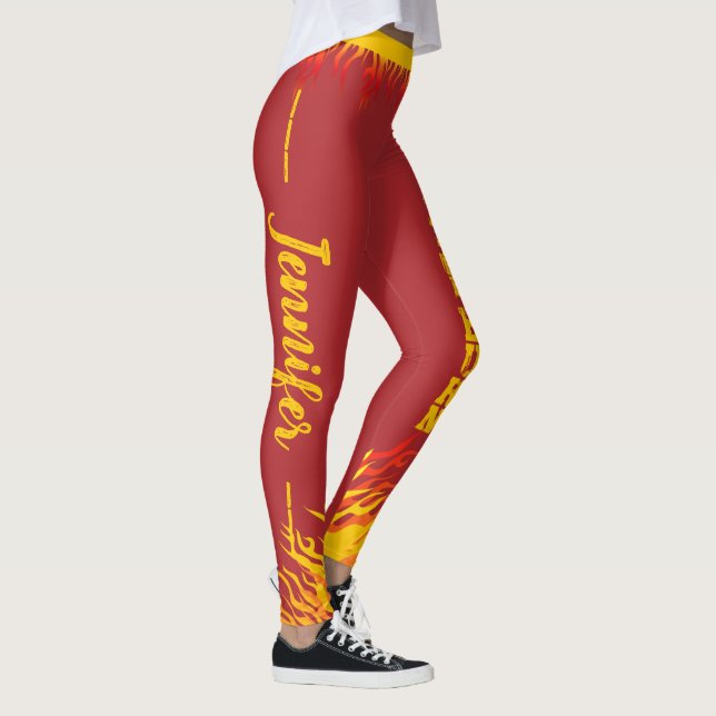 Motivierend Flammen mit Name YELLOW Script auf RED Leggings (Rechts)