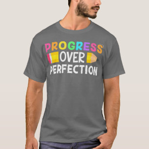 Motivierend Fortschritt über Perfektion zurück nac T-Shirt
