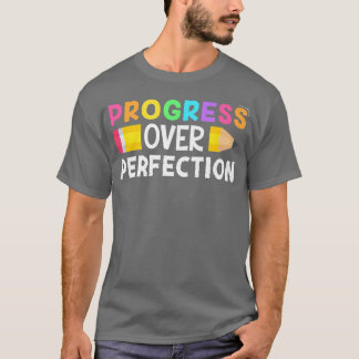 Motivierend Fortschritt über Perfektion zurück nac T-Shirt
