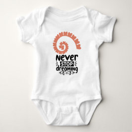 Motivierend Inspiration "Never stop Dreaming" Baby Strampler