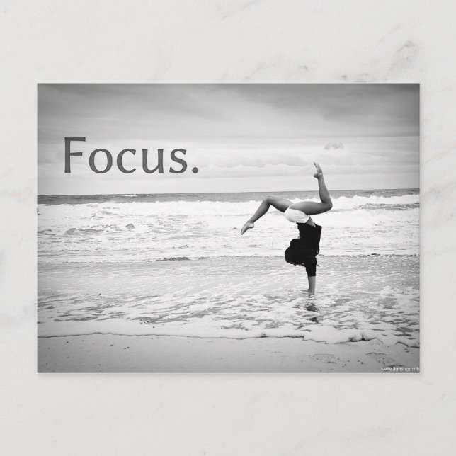 Motivierend Training Beach Focus Handstand Postkarte (Vorderseite)