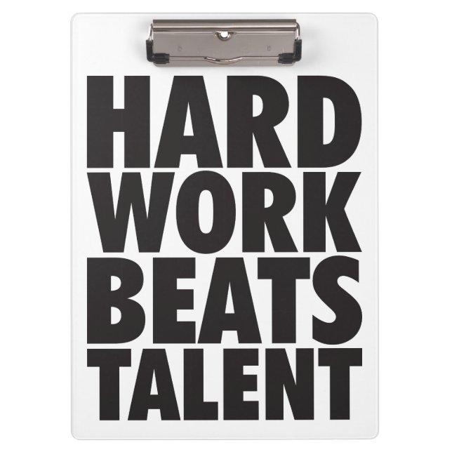 Motivierend Wörter - harte Arbeit schlägt Talent Klemmbrett (Vorderseite)