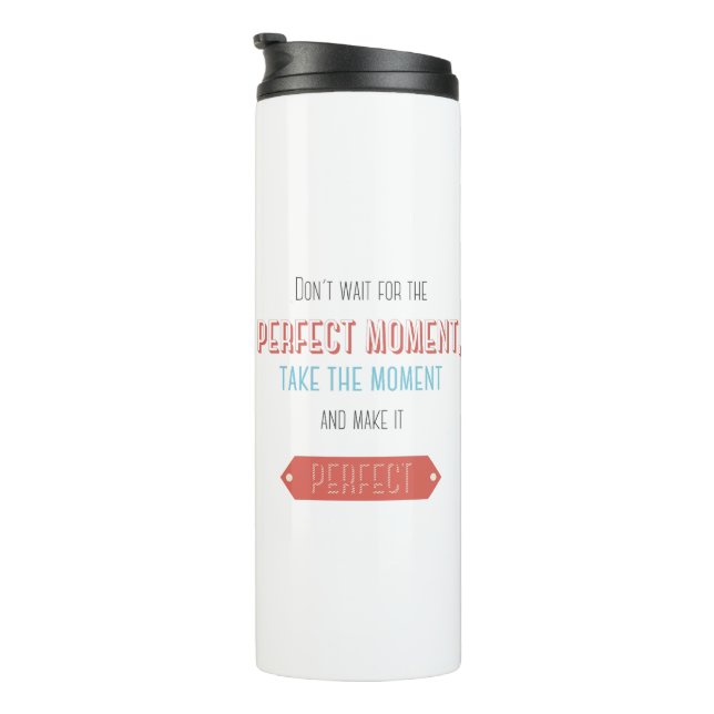 Motivierender typografischer Retro-Stil Thermosbecher (Nach rechts gedreht)
